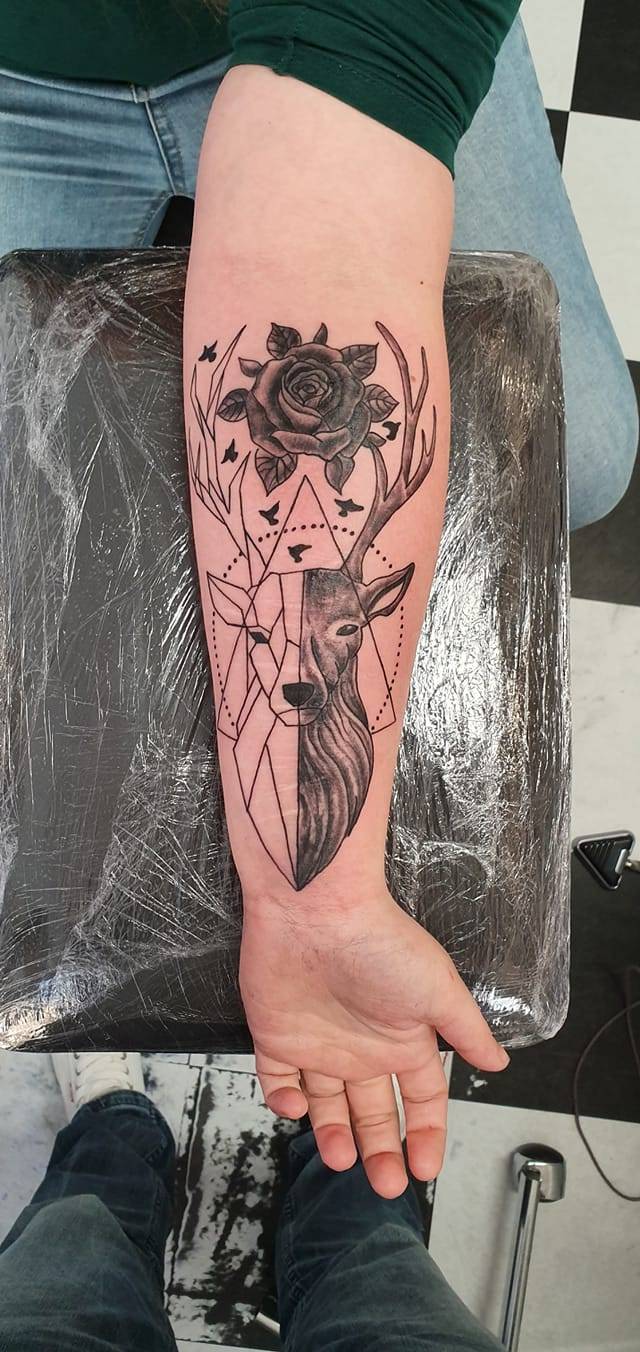 tattoo rose et cerf